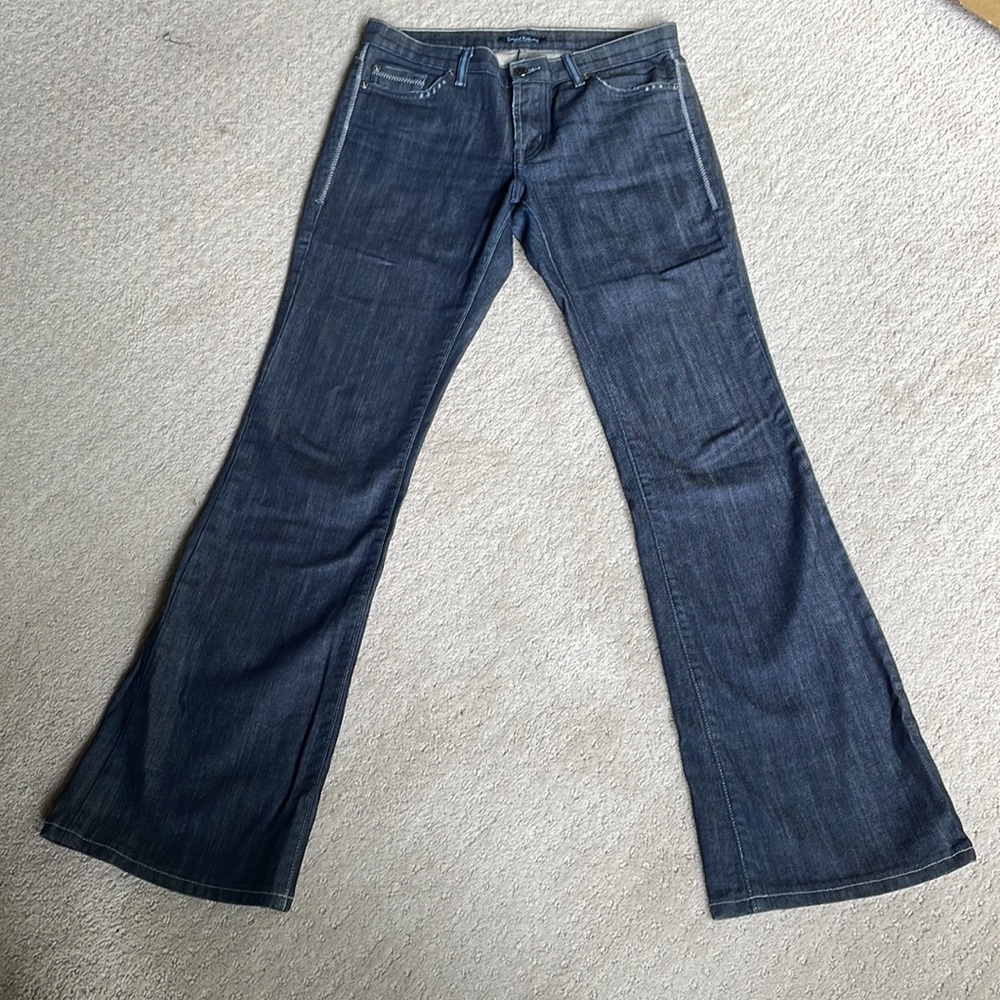 Vintage David Kahn dark wash flare jeans. Size 29.